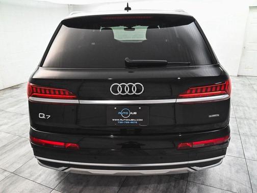 2022 Audi Q7 55 Premium Plus