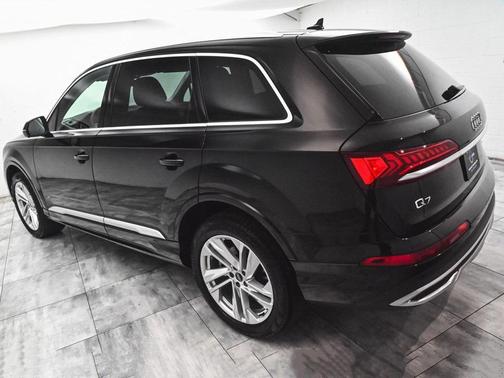 2022 Audi Q7 55 Premium Plus