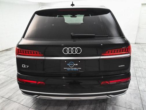 2022 Audi Q7 55 Premium Plus