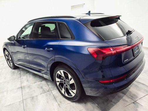 2022 Audi e-tron Premium