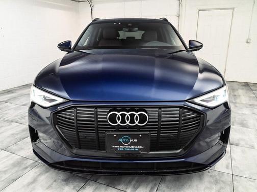 2022 Audi e-tron Premium