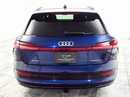 2022 Audi e-tron Premium