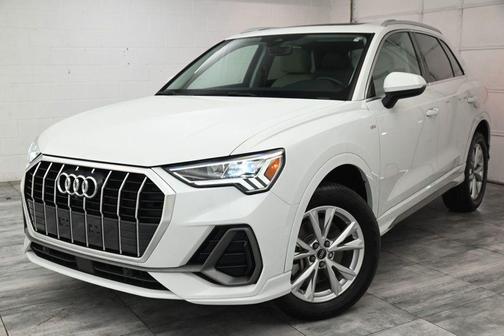2022 Audi Q3 45 S line Premium