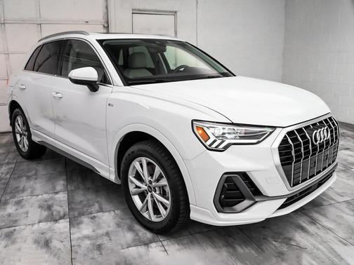 2022 Audi Q3 45 S line Premium