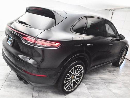 2023 Porsche Cayenne Platinum Edition
