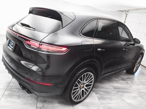 2023 Porsche Cayenne Platinum Edition