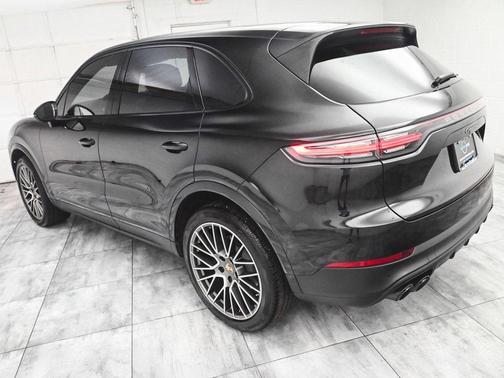 2023 Porsche Cayenne Platinum Edition