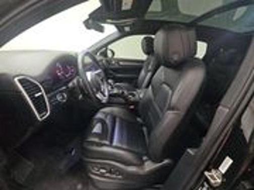 2023 Porsche Cayenne Platinum Edition