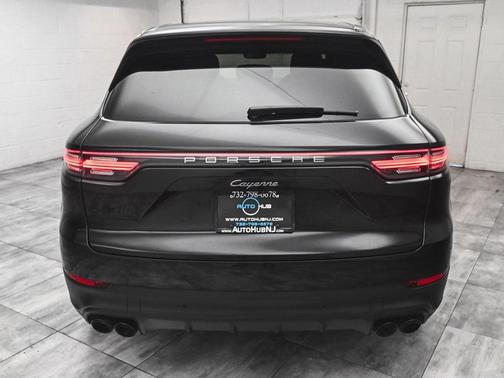 2023 Porsche Cayenne Platinum Edition