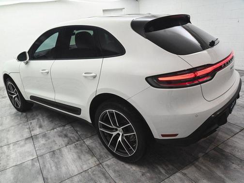 2023 Porsche Macan Base