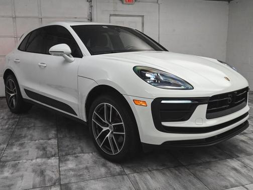 2023 Porsche Macan Base