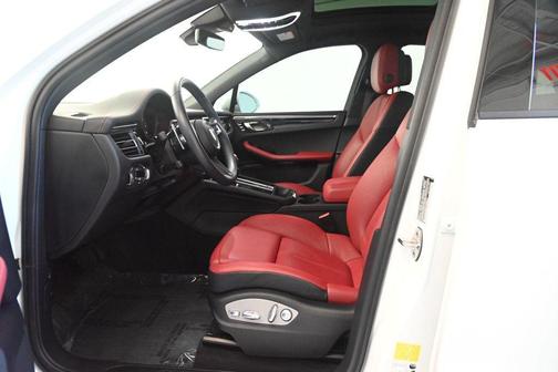 2023 Porsche Macan Base