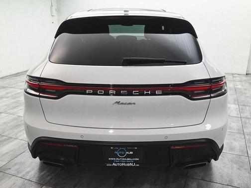 2023 Porsche Macan Base