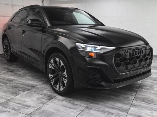 2025 Audi Q8 55 Premium