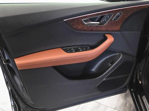 2025 Audi Q8 55 Premium