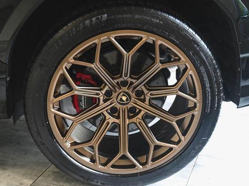 2020 Lamborghini Urus Base