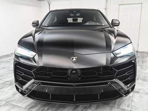 2020 Lamborghini Urus Base