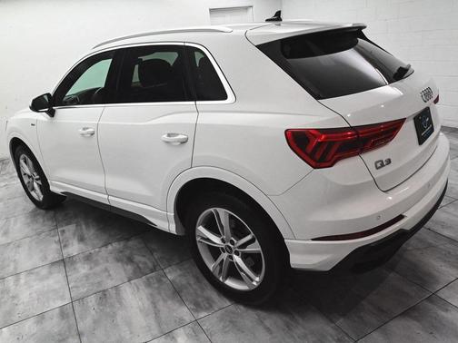 2022 Audi Q3 45 S line Premium