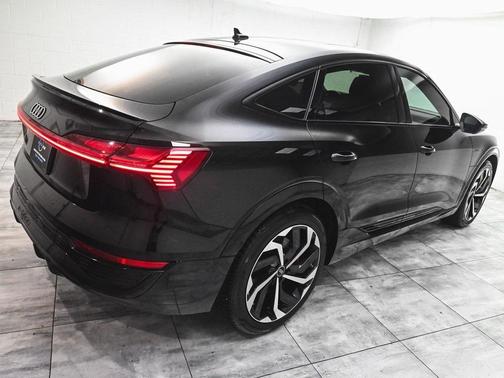 2024 Audi Q8 e-tron S line Premium