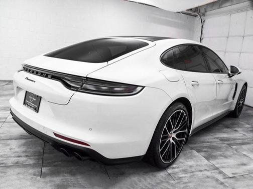 2022 Porsche Panamera Platinum Edition