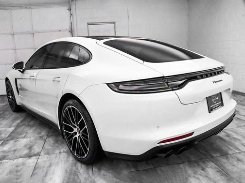 2022 Porsche Panamera Platinum Edition