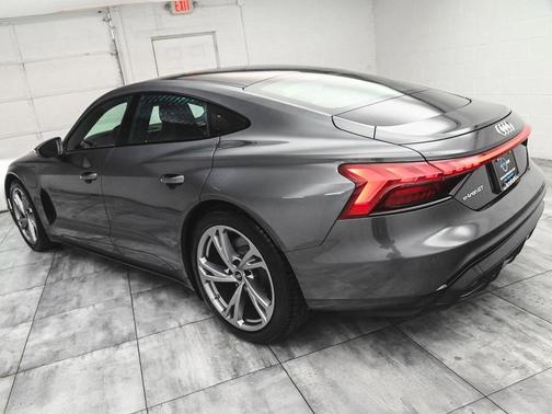 2024 Audi e-tron GT Premium Plus