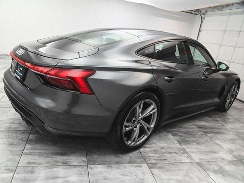 2024 Audi e-tron GT Premium Plus