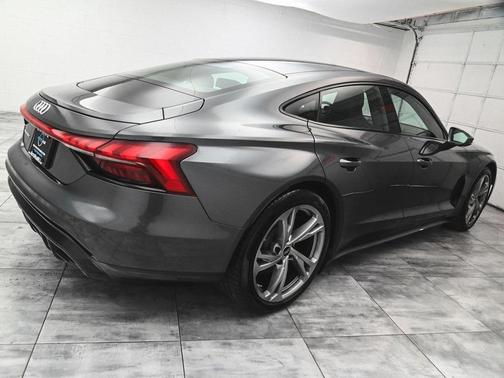 2024 Audi e-tron GT Premium Plus