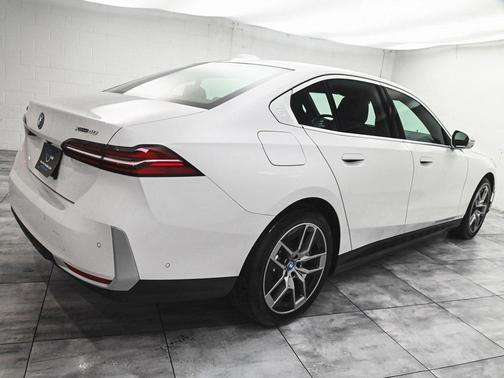 2025 BMW i5 xDrive40