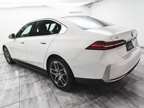 2025 BMW i5 xDrive40