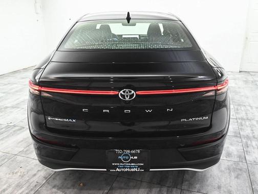 2025 Toyota Crown Platinum