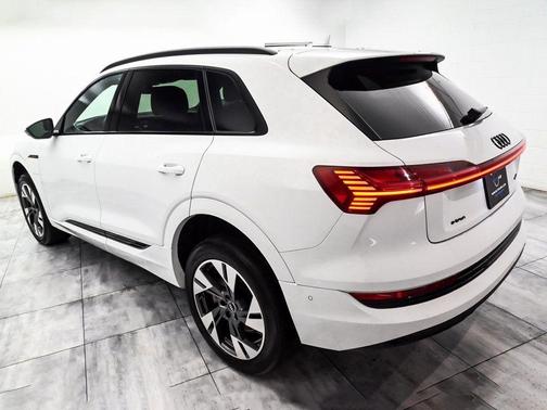 2022 Audi e-tron Premium