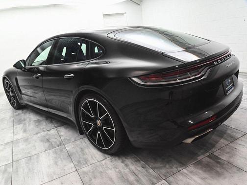 2022 Porsche Panamera 4