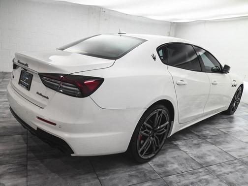 2022 Maserati Quattroporte Modena Q4