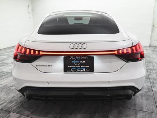 2022 Audi e-tron GT Premium Plus