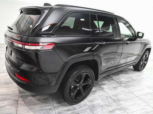 2022 Jeep Grand Cherokee Altitude