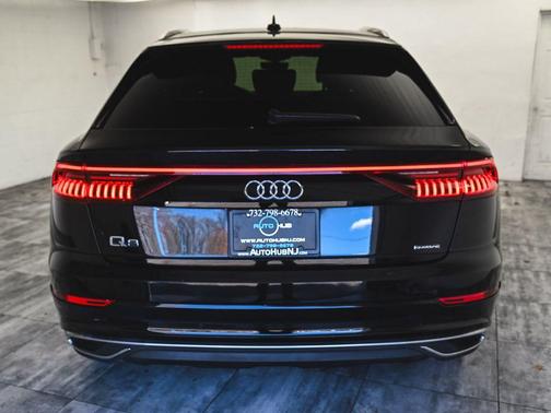 Mythos Black Metallic 2023 Audi Q8 55 Premium