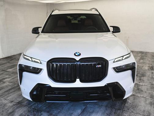 2024 BMW X7 M60i