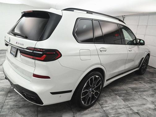 2024 BMW X7 M60i