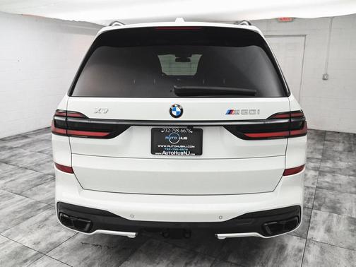 2024 BMW X7 M60i