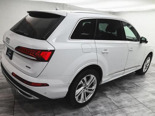 2024 Audi Q7 55 Premium Plus