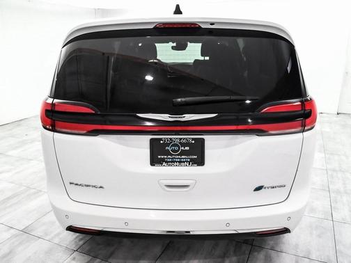 2023 Chrysler Pacifica Hybrid Limited