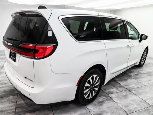 2023 Chrysler Pacifica Hybrid Limited