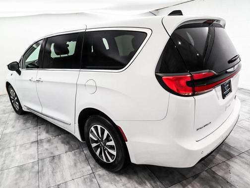 2023 Chrysler Pacifica Hybrid Limited