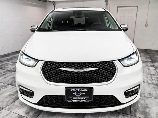 2023 Chrysler Pacifica Hybrid Limited