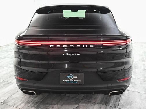 2024 Porsche Cayenne AWD