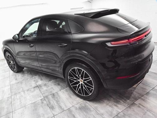 2024 Porsche Cayenne AWD