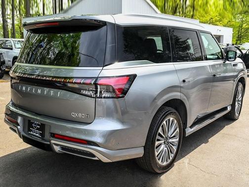 2025 INFINITI QX80 SENSORY