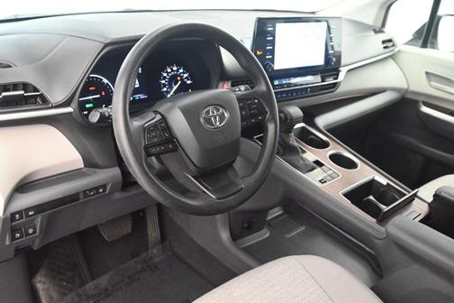 2024 Toyota Sienna LE