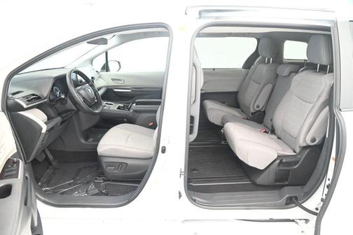2024 Toyota Sienna LE